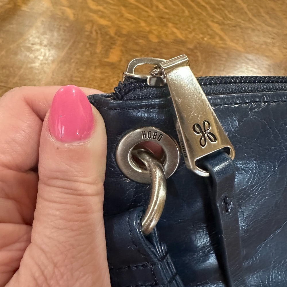 EUC HOBO Vida Wristlet Polished Leather Blue Stone - Picture 3 of 3